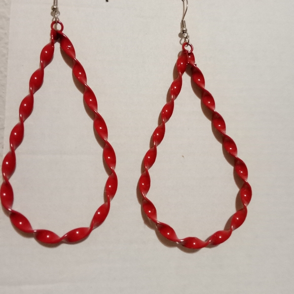 Spiral teardrop shaped earrings - Picture 2 of 3